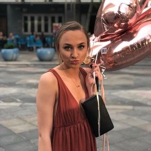 Meet your Posher, Becca